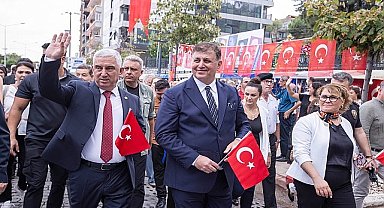 Başkan Tugay, 88. Uluslararası Bergama Kermesi'ne katıldı