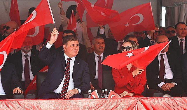 Başkan Tugay 9 Eylül için mesaj yayımladı “İzmir'in dağlarında her daim çiçekler açtıracağımıza söz veriyorum