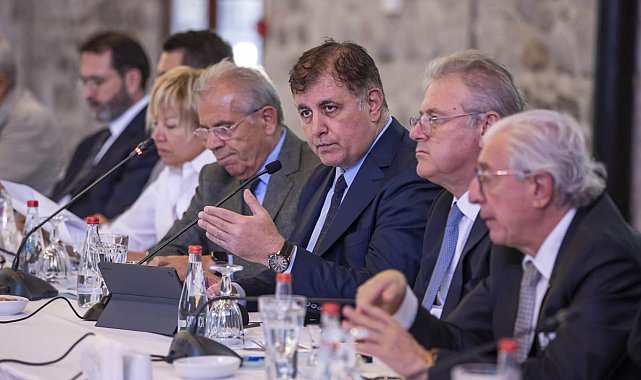 Başkan Tugay: Bütün dünya dursa da biz durmayacağız