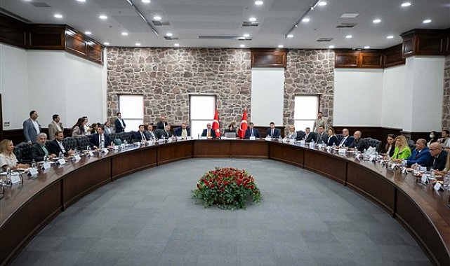 Başkan Tugay: En acil şekilde körfezi nasıl temizleriz onu belirlememiz gerek