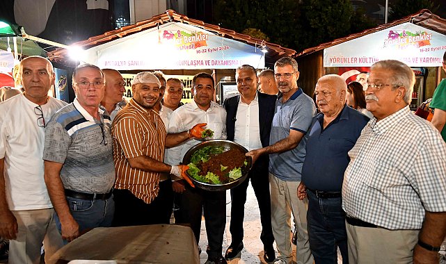 Başkan Uysal, derneklerin stantlarını gezdi