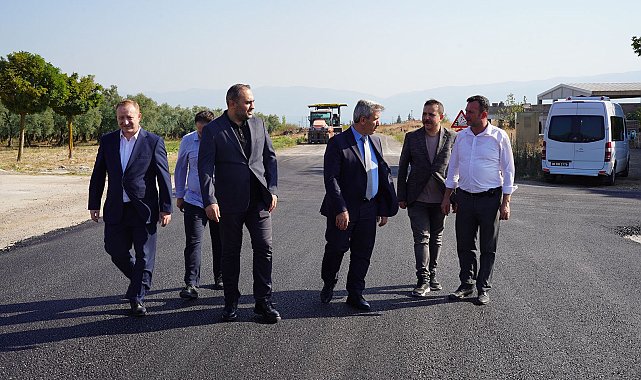 Başkanlar Yeniköy Mahallesi sıcak asfalt çalışmasını yerinde inceledi