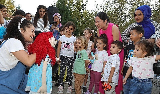 Bayraklı'da çocuklar şenlikte buluştu