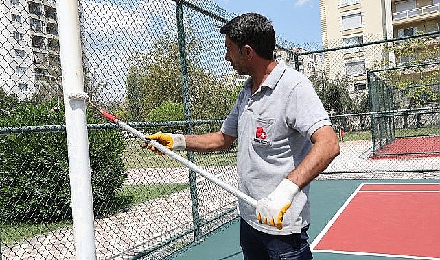 Bayraklı'da parklar yenileniyor