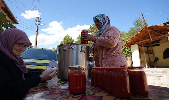 BBB’nin dağıttığı makinelerle ilk salçalar çekildi