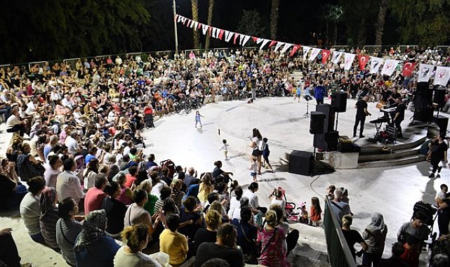 Bornova'da yaz akşamlarına Balkan esintisi