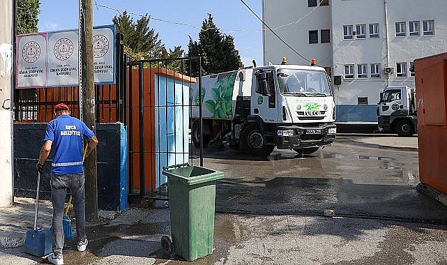 Buca Belediyesi'nden okullarda temizlik seferberliği