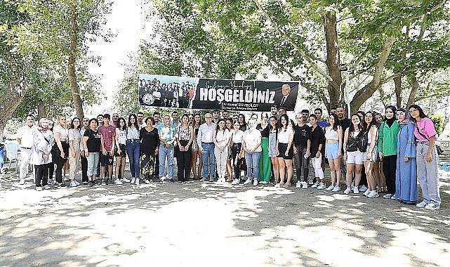 Burhaniye Belediyesi'nden üniversitelilere burs desteği.