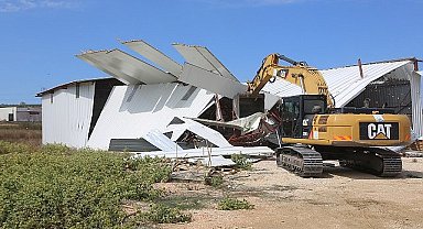 Büyükbalıklı'da 2 kaçak yapı daha yıkıldı