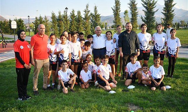 Büyükkılıç, spor okulları mezunlarının coşkusuna ortak oldu