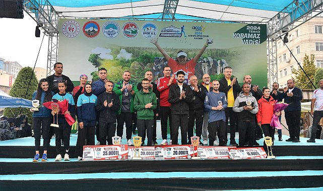 Büyükkılıç, Uluslararası Kayseri Yarı Maratonu'nda dereceye girenlere ödüllerini verdi