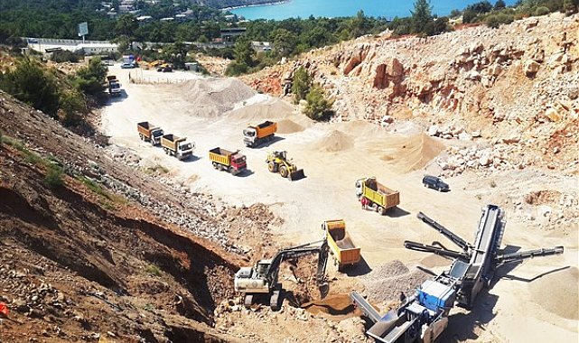 Büyükşehir belediyesi hafriyat kamyonlarını uydu takip sistemi ile denetliyor