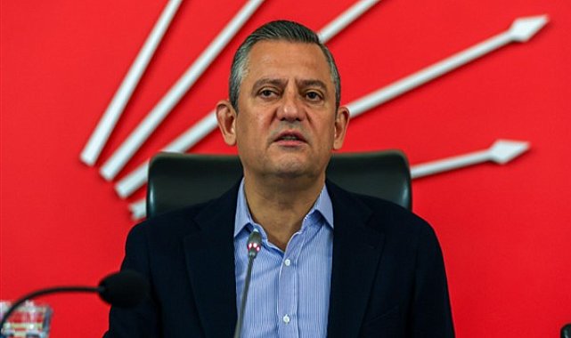 CHP Genel Başkanı Özel, Pembe Köşk'te düzenlenen CHP Tarihi Sergisi'ni ziyaret etti