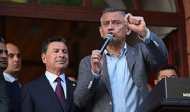 CHP Genel Başkanı Özgür Özel Muğla programı kapsamında Büyükşehir Belediyesi'ni ziyaret etti.