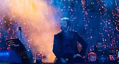 Çim Konserleri'nde Mahsun Kırmızıgül sahne aldı