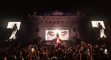 Çim Konserleri'nde “Motive