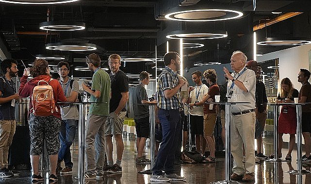'Cosmic WISPers'in halka açık etkinliğinde evrenin karanlık yüzü konuşuldu