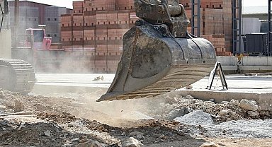 Didim Belediyesi tarafından 75.Yıl Sanayi Sitesi'nde sürdürülen yol yapım çalışmaları tüm hızıyla devam ediyor.