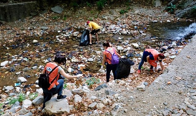 Dünya Temizlik Günü'nde doğada 2 kamyon çöp toplandı