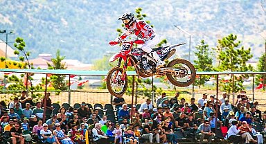 Dünya Türkiye'yi konuştu! Sanatın ve sporun kalbi Dünya Motokros Şampiyonası'nda attı.