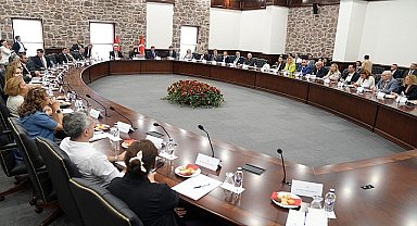 Egeli bilim insanlarının görev aldığı İzmir Körfez Bilim Kurulu, acil eylem planı için toplandı