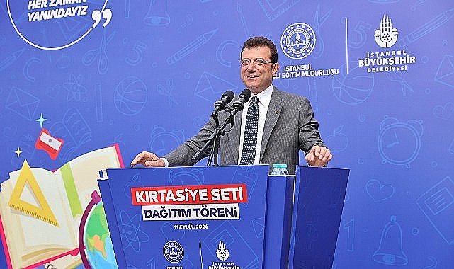 Ekrem İmamoğlu, Bayrampaşa'da kırtasiye seti dağıtım törenine katıldı