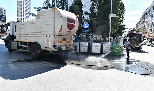 Esenyurt Belediyesi ekipleri, çöp konteynerlerinin bakım ve onarımlarını yaptı