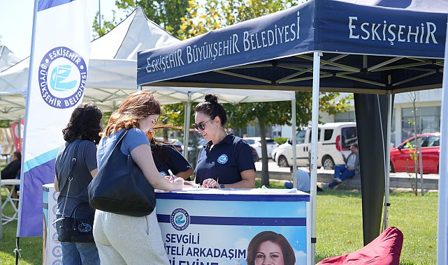 Eskişehir Büyükşehir Belediyesi, üniversite öğrencileri için stant kurdu