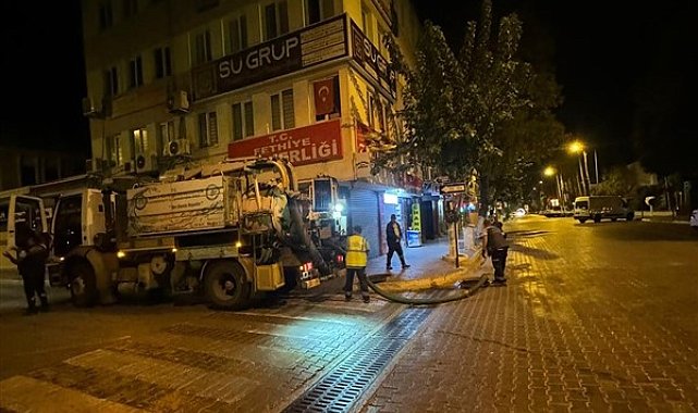 Fethiye'de yağmur suyu hatları taşkınlara karşı temizleniyor