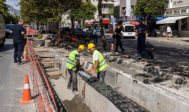 Girne Caddesi’ndeki yağmur suyu mazgalları yenileniyor