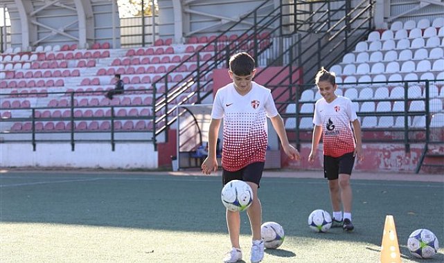 Gürsu Belediyesi'nin kış futbol okulları yeni döneme hazırlanıyor