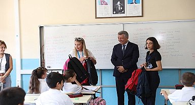 Güzelbahçe Belediyesi'nden Öğrencilere Çanta ve Kırtasiye Desteği