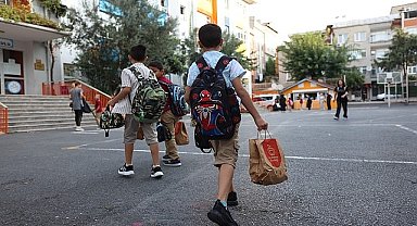 İstanbul Büyükşehir Belediyesi İBB'nin, 'Okul Beslenme Desteği Projesi' kapsamında öğrencilere sağladığı beslenme desteği bugün başladı