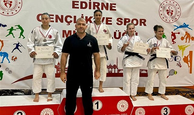 İzmirli judocular Uluslararası Judo Turnuvası’nda altın madalya kazandı