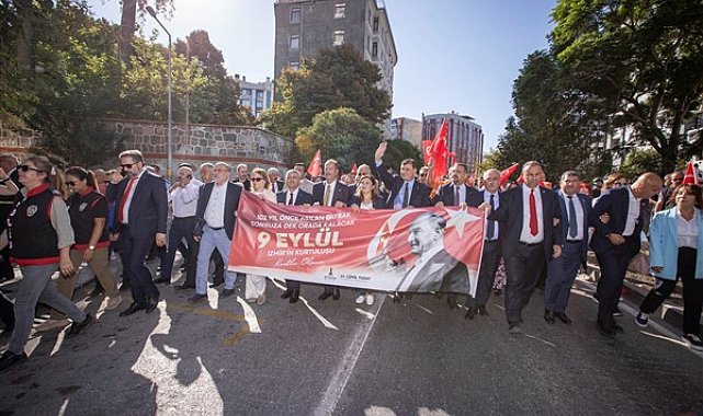İzmirliler Zafer Yürüyüşü’nde buluştu