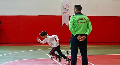 Karşıyaka Belediyesi çocukların spor yaşamına ışık oluyor