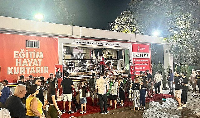 Karşıyaka Belediyesi'nden fuar ziyaretçilerine deprem eğitimi