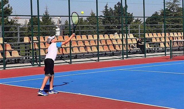 Kayseri Büyükşehir, 12 Yaş Hafta Sonu Tenis Turnuvası'na ev sahipliği yapıyor