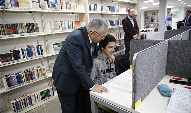 Kayseri Büyükşehir Belediyesi, kent genelindeki 13 kütüphanesi ile hizmet veriyor