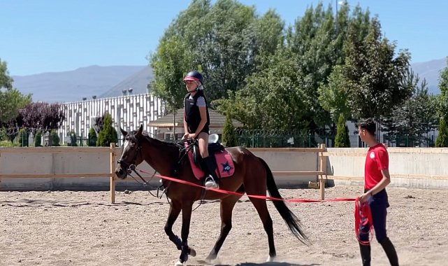 Kayseri'nin binicilik eğitimleri devam ediyor
