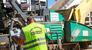 Keçiören'de hummalı yol çalışması.