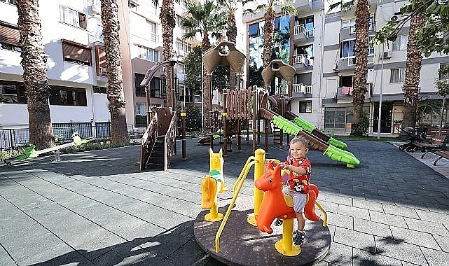 Konak'ın parkları yenileniyor