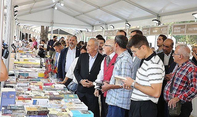 Küçükçekmece Belediyesi'nin düzenlediği ikinci Kitap Günleri başladı.