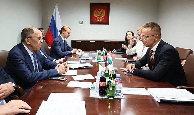 Lavrov, Macaristan Dışişleri ve Ticaret Bakanı Szijjarto ile görüştü