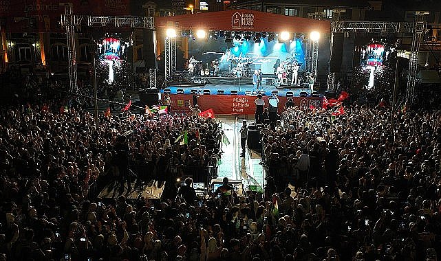 Maher Zain, Uluslararası Konya Mistik Müzik Festivali'nde Konyalılarla Buluştu
