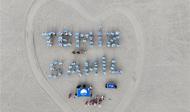 Mavi Bayraklı plajda öğrencilerden çevre etkinliği