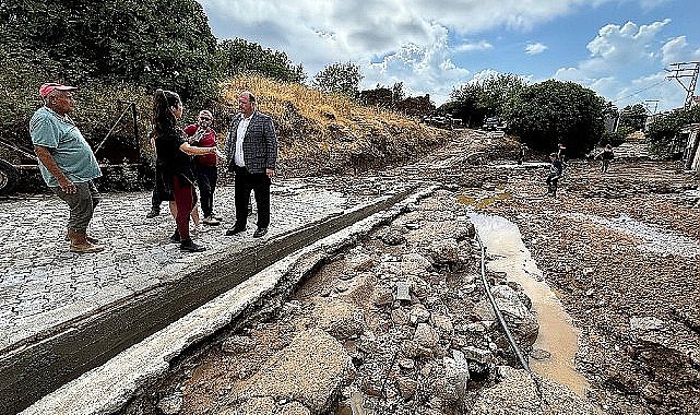 Menderes Belediye Başkanı İlkay Çiçek, sel felaketinden dolayı mağdur olan mahalleleri ziyaret etti, yardım çalışmalarını inceledi