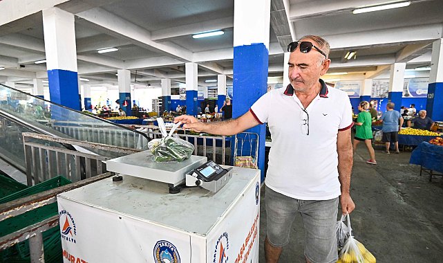 Muratpaşa Belediyesi, pazarda hassas terazi noktaları oluşturdu