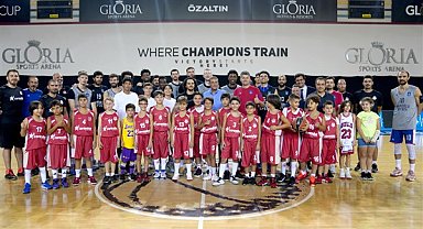 Muratpaşa Belediyespor U11 Baketbol Takımı, Anadolu Efes SK kampını ziyaret etti