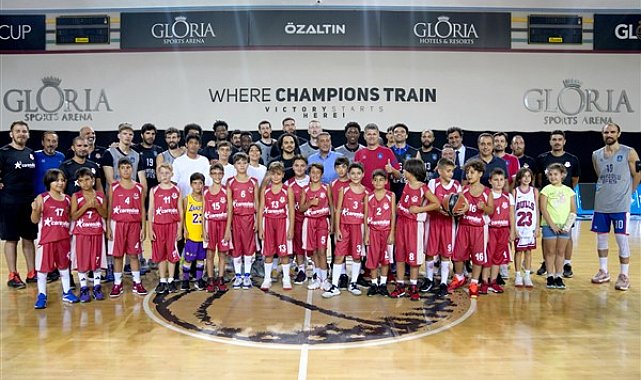 Muratpaşa Belediyespor U11 Baketbol Takımı, Anadolu Efes SK kampını ziyaret etti